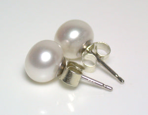 7.5mm white freshwater pearl & 9 carat gold earrings