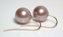 Load image into Gallery viewer, 11.5mm metallic &quot;Edison&quot; pale-pink pearl &amp; 9 carat gold earrings