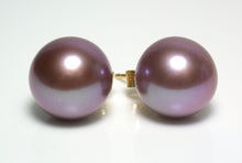 Load image into Gallery viewer, 11.5mm metallic &quot;Edison&quot; pink-purple pearl &amp; 18 carat gold earrings