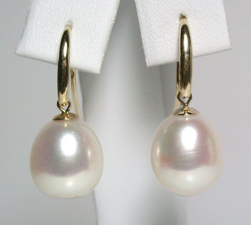 Stunning 11x12.5mm white pearl & 9 carat gold earrings
