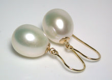 Load image into Gallery viewer, Stunning 11x13mm white pearl &amp; 9 carat gold earrings