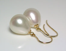 Load image into Gallery viewer, Pear-shaped 11x13mm white pearl &amp; 9 carat gold earrings