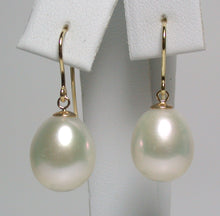 Load image into Gallery viewer, Stunning 11x13mm white pearl &amp; 9 carat gold earrings
