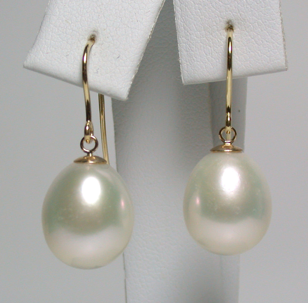 Stunning 11x13mm white pearl & 9 carat gold earrings