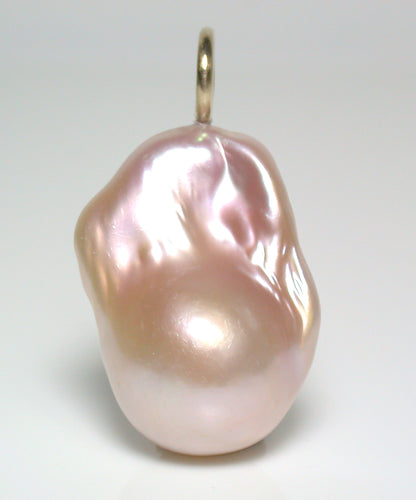 28x20mm pale pink fireball pearl & 9 carat gold pendant