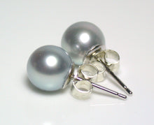 Load image into Gallery viewer, 7.5-8mm silver-blue Japanese Akoya pearl &amp; 9 carat gold earrings