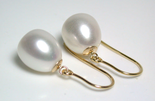 Stunning 9.5x11.5mm white pearl & 9 carat gold earrings