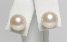 Load image into Gallery viewer, Vintage 9mm Akoya saltwater pearl &amp; 9 carat gold earrings