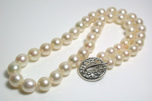 Vintage 7.5-9mm cultured Akoya pearl necklace & sterling silver toggle clasp
