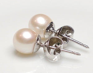 Vintage 7mm Akoya saltwater pearl & white gold earrings