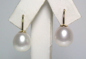 Modern 10x11mm white freshwater pearl & 9 carat gold earrings
