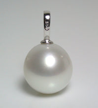 Load image into Gallery viewer, 15x16mm Australian South Sea pearl &amp; 9ct gold pendant