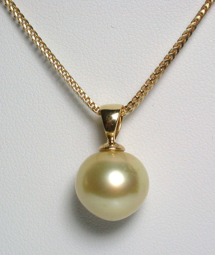 Golden South Sea pearl 18ct gold pendant