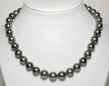 Load image into Gallery viewer, 9.8-11.9mm Tahitian pearl &amp; 9ct gold necklace