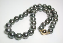 Load image into Gallery viewer, 9.8-11.9mm Tahitian pearl &amp; 9ct gold necklace