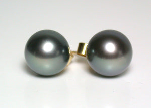 9.7mm blue/green overtone Tahitian pearl & 18 carat gold earrings