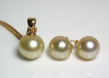 Load image into Gallery viewer, Golden South Sea pearl 18ct gold pendant &amp; earrings