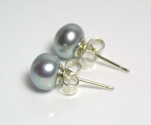 Load image into Gallery viewer, 7-7.5mm silver-grey freshwater pearl &amp; 9 carat gold earrings
