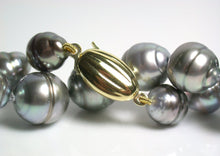 Load image into Gallery viewer, 8-10mm Tahitian pearl 9 carat gold necklace &amp; earrings