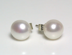 7.5mm white freshwater pearl & 9 carat gold earrings