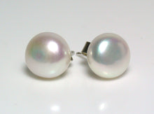Load image into Gallery viewer, 8.5-9mm white pearl &amp; 9 carat gold earrings