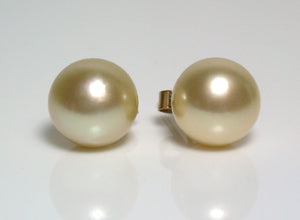 9.6mm gold South Sea pearl & 9 carat gold earrings