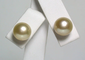 9.6mm gold South Sea pearl & 9 carat gold earrings
