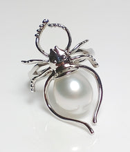 Load image into Gallery viewer, South Sea pearl &amp; sterling silver spider ring 7/N