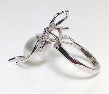 Load image into Gallery viewer, South Sea pearl &amp; sterling silver spider ring 7/N