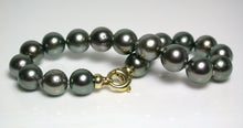 Load image into Gallery viewer, 9-9.5mm peacock Tahitian pearl &amp; 18ct gold bracelet